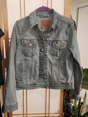 Levi's Light Wash Denim Jacket - Pale Blue